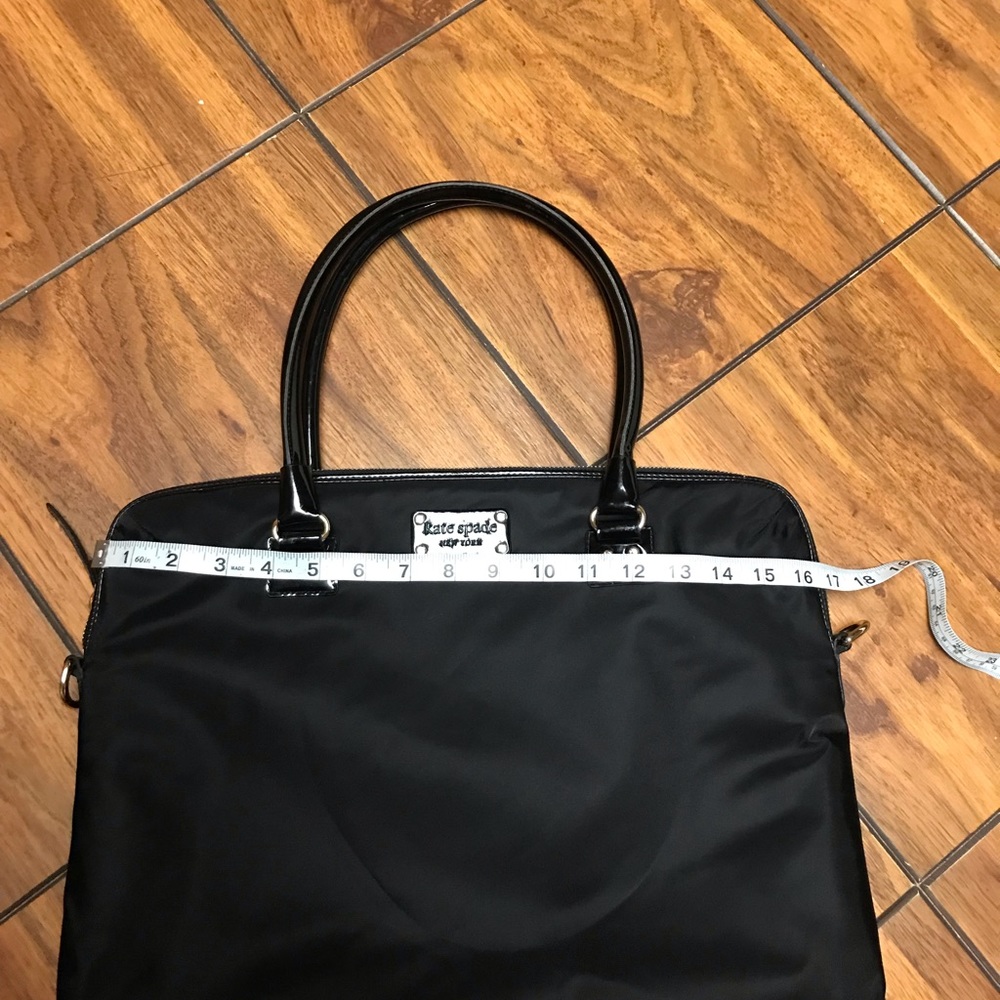 Kate Spade Tote Bag ...
Color - Black 
Size - Measurements in the photos - Picture 12 of 14
